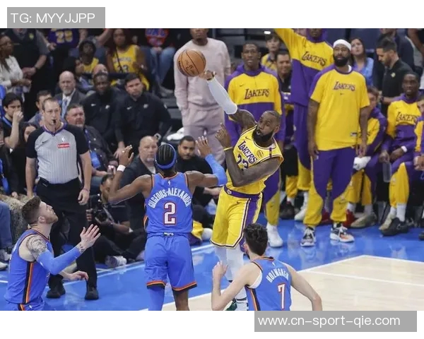 雷霆与湖人季后赛对决回顾:经典时刻与精彩瞬间的交锋 雷霆与湖人季后赛对决回顾:经典时刻与精彩瞬间的交锋